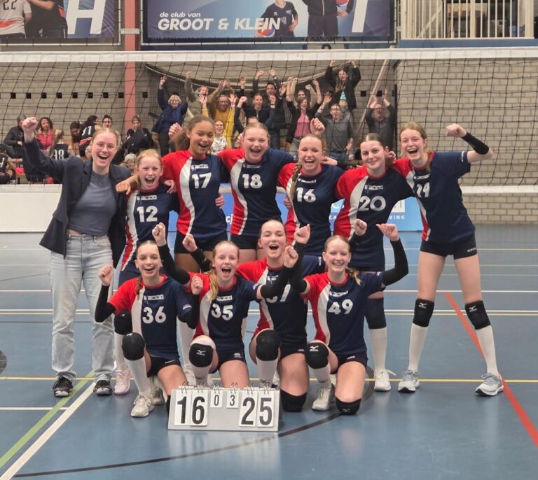 Meisjes C schittert in halve finale regiobeker